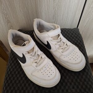 💋Nike Kids  White and Black Sneakers💋